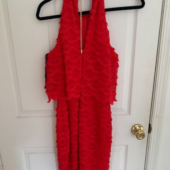 Elegant fancy dress by Guess/Haltered neck with gold chain accent closure - Picture 2 of 7